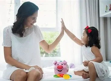 Cha mẹ nên làm gì khi nghi ngờ con có dấu hiệu chậm phát triển vận động?